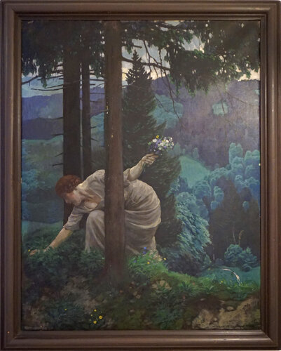 Blumenpflückerin im Wald