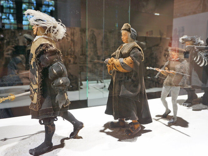 Vitrine mit Trauerzug Kaiser Maximilians I.