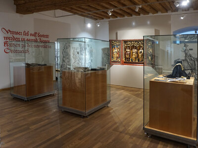 Blick in die Ausstellung: Frömmigkeit