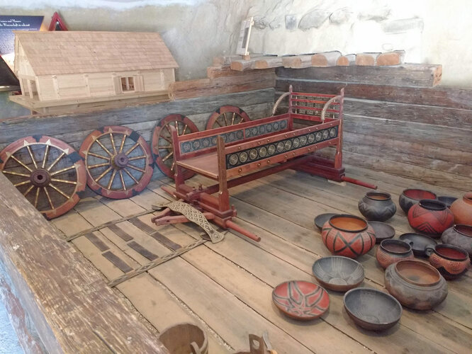 Rekonstruktion einer Grabkammer im Keltendorf Mitterkirchen | © Foto: Verbund OÖ Museen