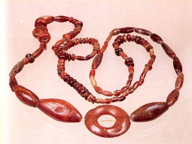 Bernsteinkette | © Oö. Landesmuseen, Abt. Ur- und Frühgeschichte