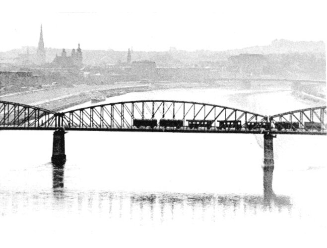 Techniker schlugen Alarm: Rost frisst Eisenbahnbrücke | © © Archiv der OÖ. Nachrichten