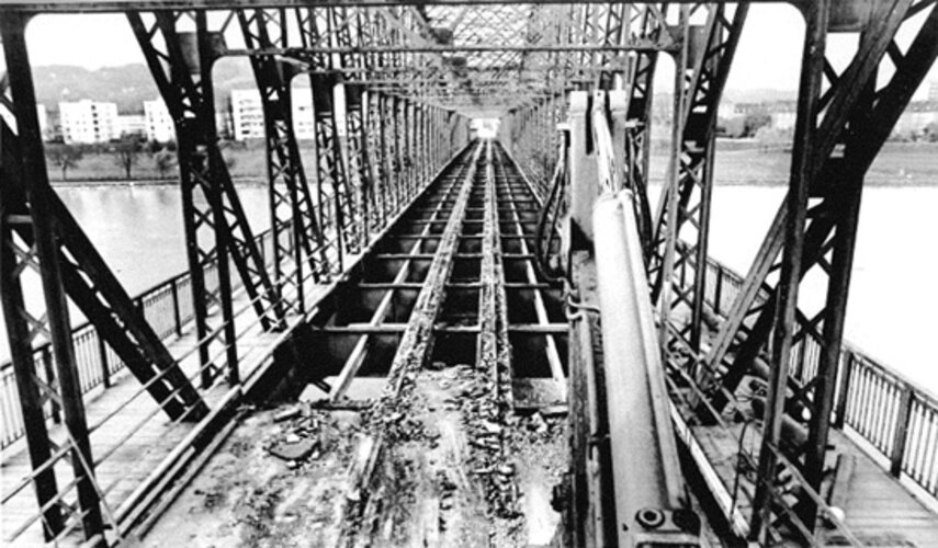 Erneuerung der Asphaltfahrbahn | © © Archiv der OÖ. Nachrichten