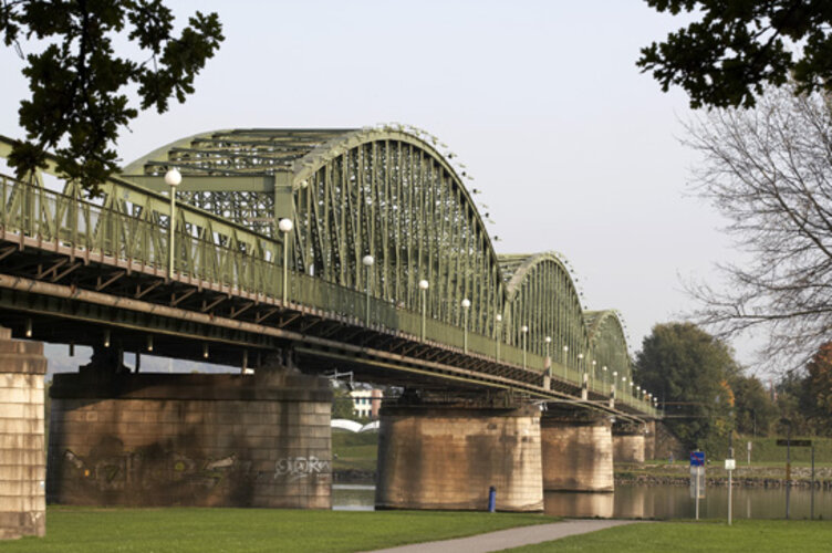 Montierte Lichttechnik und Graffitis | © © OÖ. Landesmuseen, Ernst Grilnberger