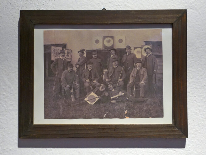 Gruppenbild vor der Schießstätte