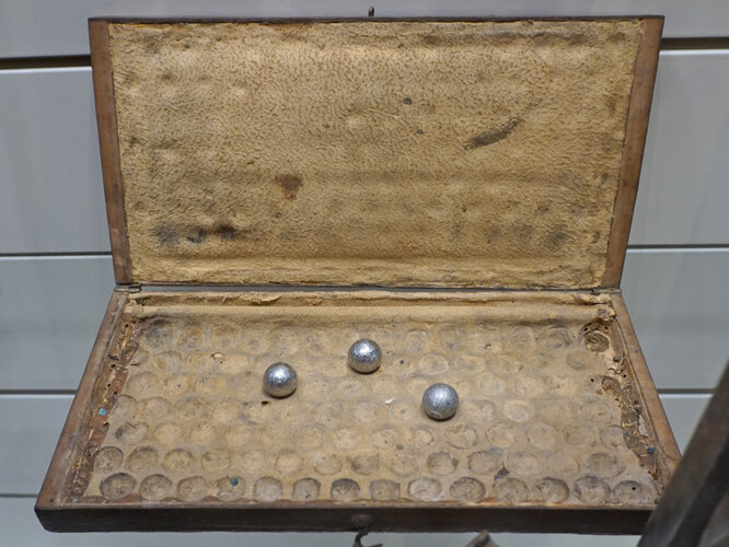 Kugellade mit Bleikugeln