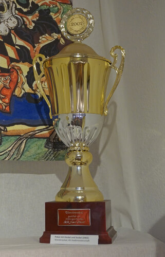Pokal mit Deckel und Sockel (2002)