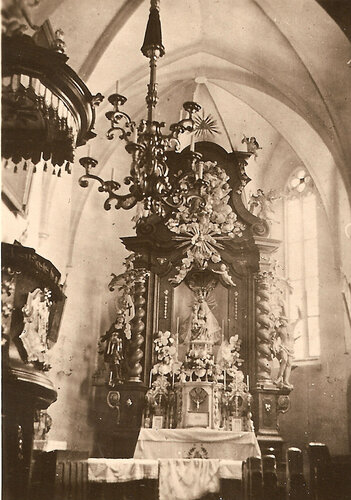 Presbyterium mit Hochaltar / Kněžiště s hlavním oltářem