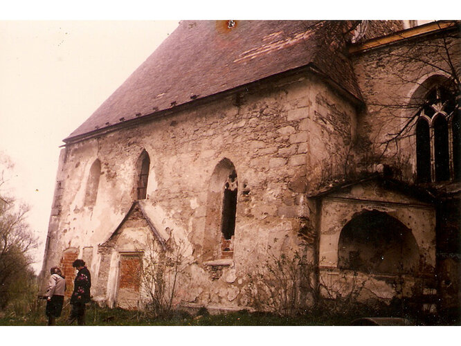 Kirchenruine / Zničený kostel