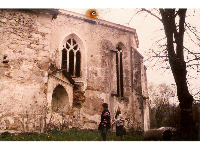 Kirchenruine / Zničený kostel