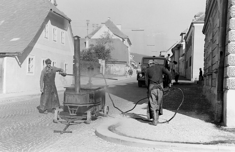 Ausbesserungsarbeiten in der Zemannstraße beim alten Krankenhaus