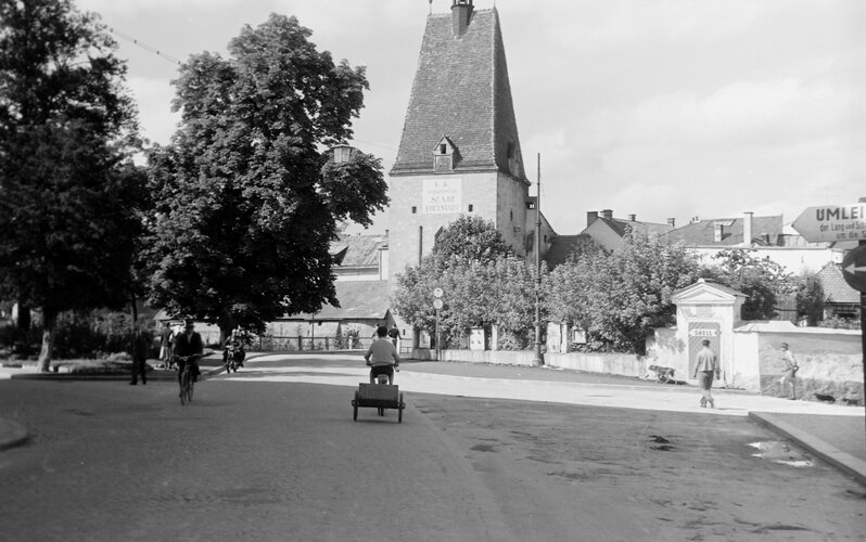 Linzertor mit Vorplatz