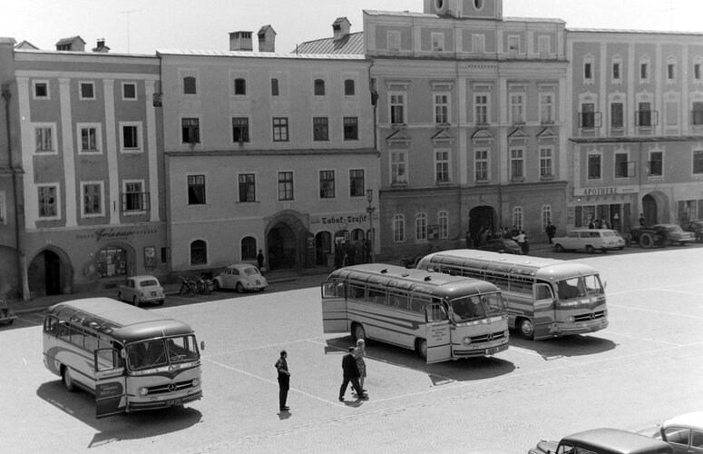 Ausflugsbusse am Freistädter Hauptplatz