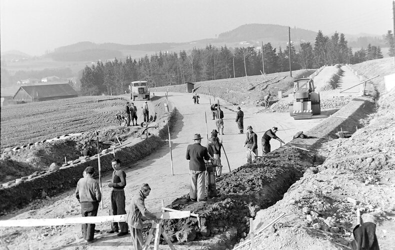 Bau der Sternwald-Bundesstraße im Bereich Fuchsenbauer
