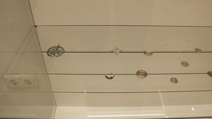 Schmuckscheibe und Schatzfund vom Fuchsenhof | © Mühlviertler Schlossmuseum