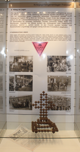 Vitrine "Alltag im Lager" | © Mühlviertler Schlossmuseum Freistadt