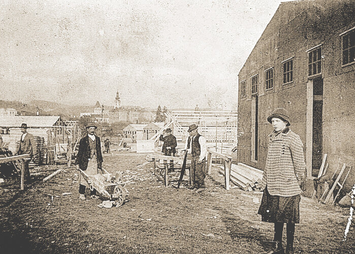 Beginn des Barackenbaus