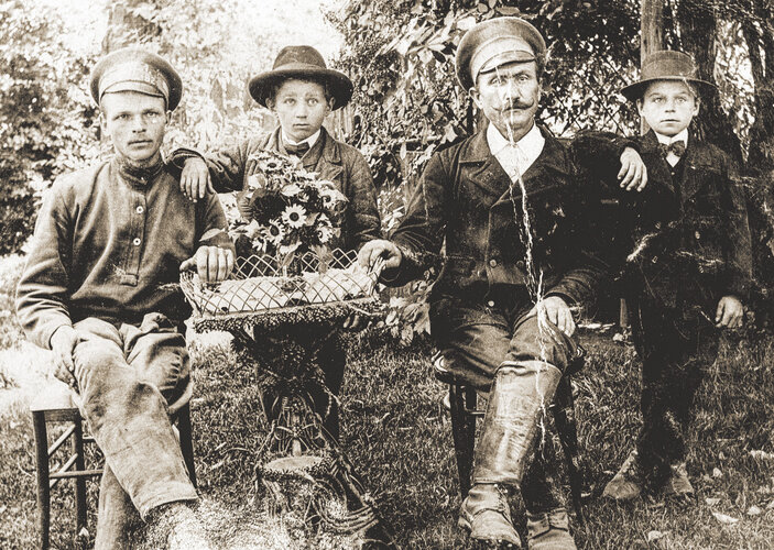 Ukrainische Kriegsgefangene im Außendienst bei Bauern