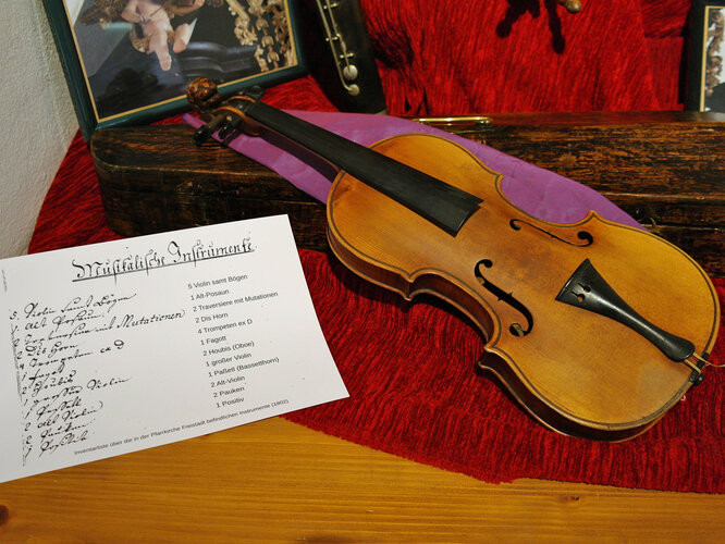 Violine mit Kasten