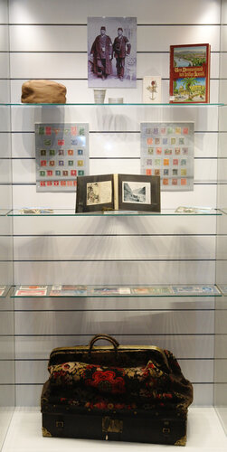 Vitrine: Fernreisen | © Mühlviertler Schlossmuseum, Foto: Verbund Oö. Museen