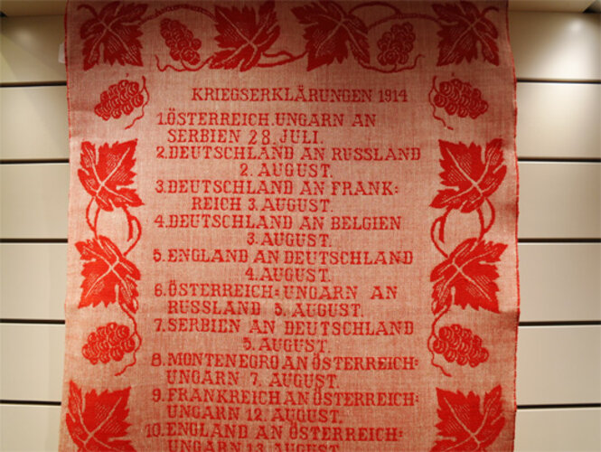 Webtuch Kriegserklärungen 1914 | © Mühlviertler Schlossmuseum - Foto: Verbund Oö. Museen