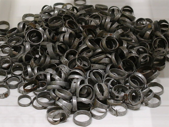 Ringe aus Abfallmaterial | © Mühlviertler Schlossmuseum - Foto: Verbund Oö. Museen