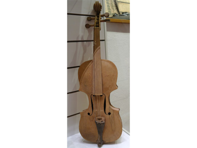 Bastelarbeit - Violine | © Mühlviertler Schlossmuseum - Foto: Verbund Oö. Museen