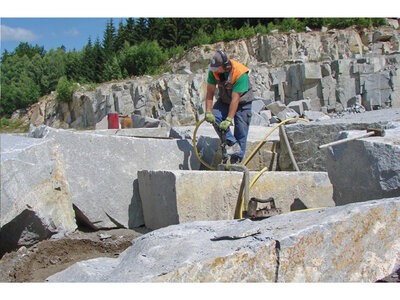 Arbeit im Steinbruch