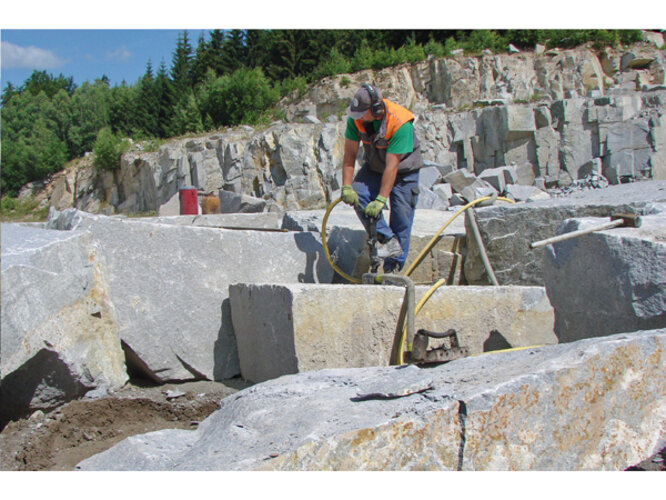 Arbeit im Steinbruch