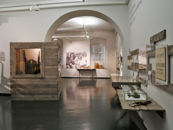 Ausstellungsansicht "GETEILTE STADT. Linz 1945-55"