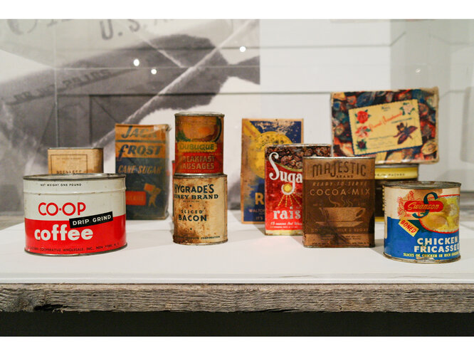 Lebensmittel aus CARE-Paketen