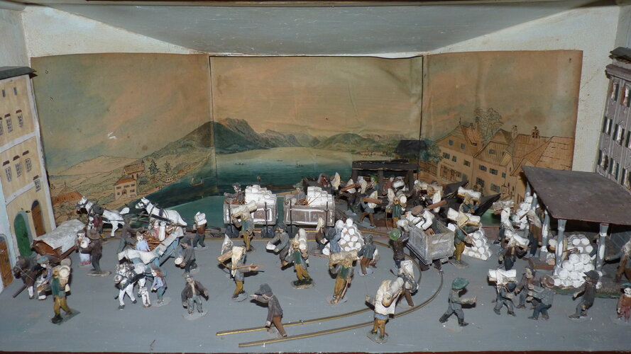 Salzträger-Krippe: Salzumschlag am Rathausplatz von Gmunden im Jahre 1835 | © Foto: K-Hof Kammerhof Museum Gmunden