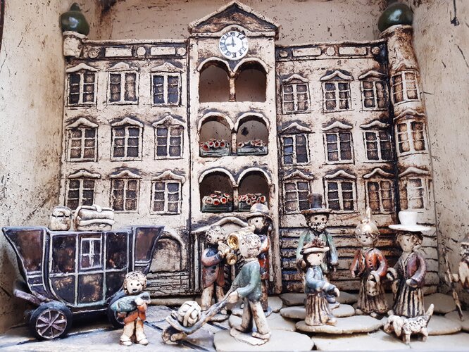 Keramik-Diorama der Pferdeeisenbahn am Rathausplatz von Gmunden | © Foto: J. T. Weidinger, K-Hof Kammerhof Museum Gmunden