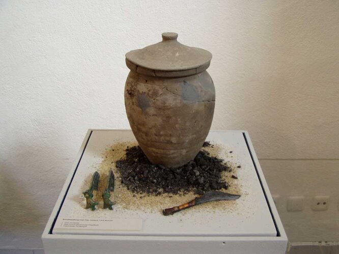 Urnenbestattung | © Stadtmuseum Wels