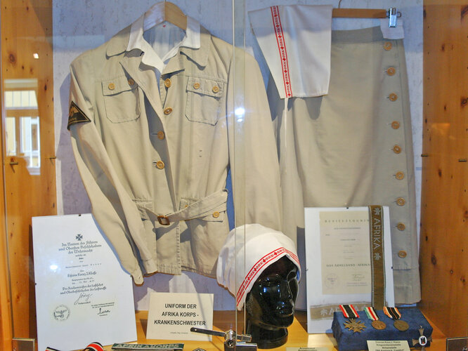 Die Rotkreuz-Krankenschwester und Schwesternhelferinnen