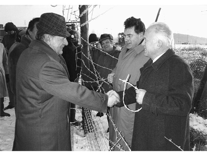 Historischer Handschlag | © Land Oberösterreich / Scheucher