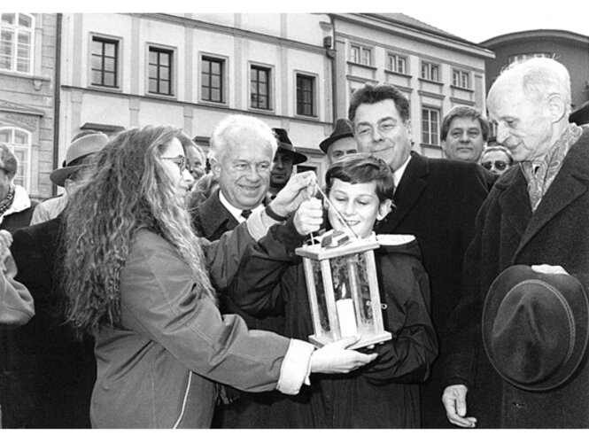 Übergabe des Friedenslichtes in Budweis | © Land Oberösterreich Pressedienst