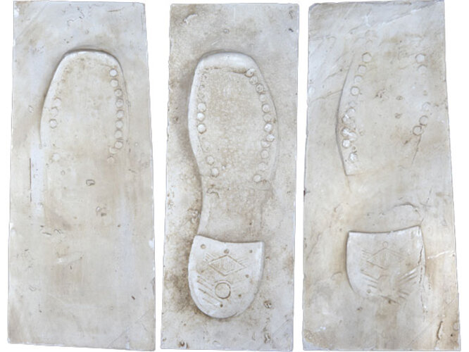 Drei Gipsabdrücke von Schuhen | © Kriminalmuseum Graz, Foto: OÖ. Landesmuseen, Ernst Grilnberger