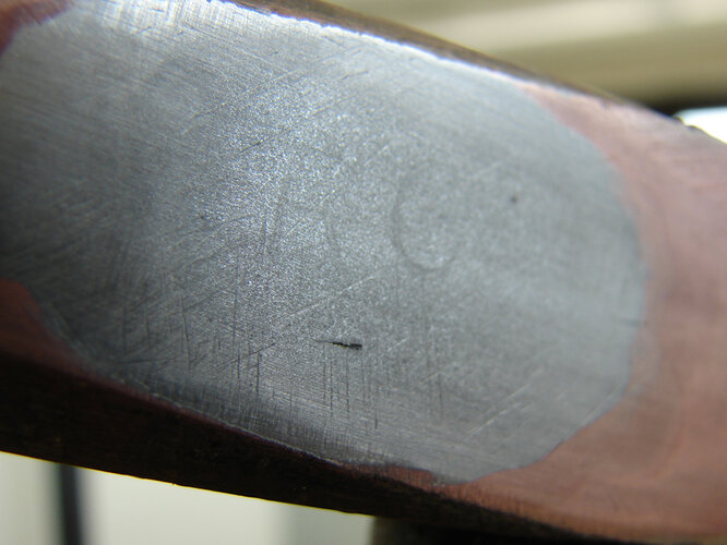 Sichtbarmachen von betrügerisch weggeschliffenen Seriennummern | © Foto: LKA OÖ.