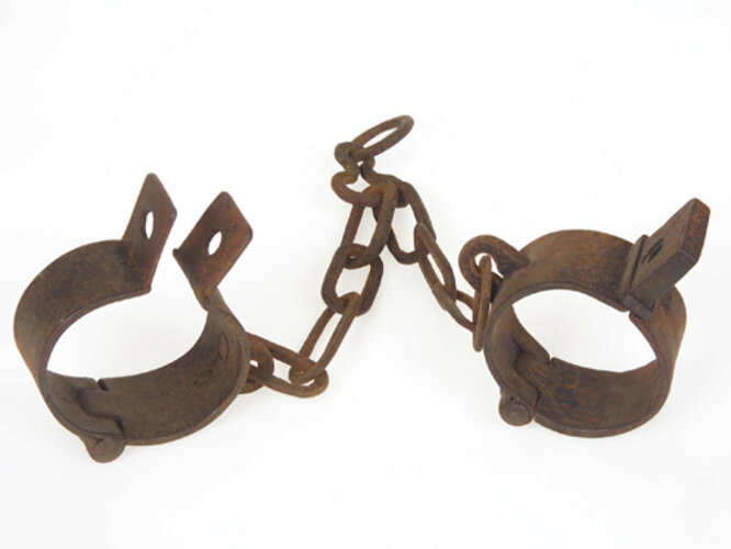 Fuß- oder Handschellen | © Oö. Landesmuseen, Foto: Ernst Grilnberger