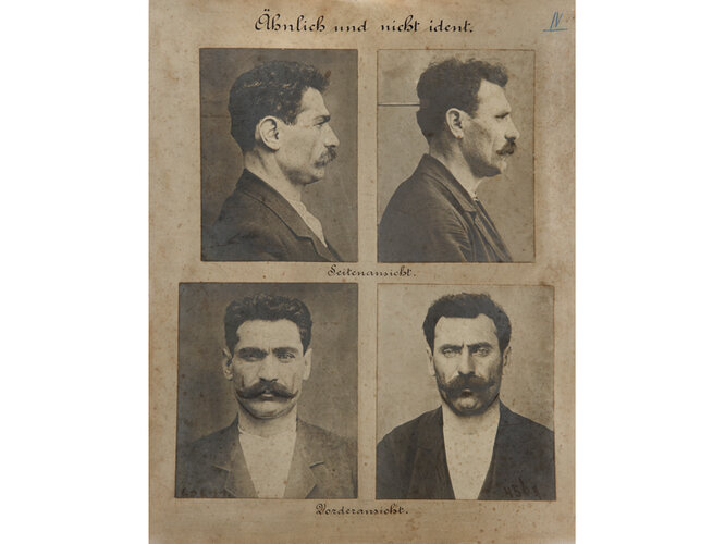 Schautafel "Ähnlich oder unähnlich" | © Kriminalmuseum Graz, Foto: OÖ. Landesmuseen, Ernst Grilnberger