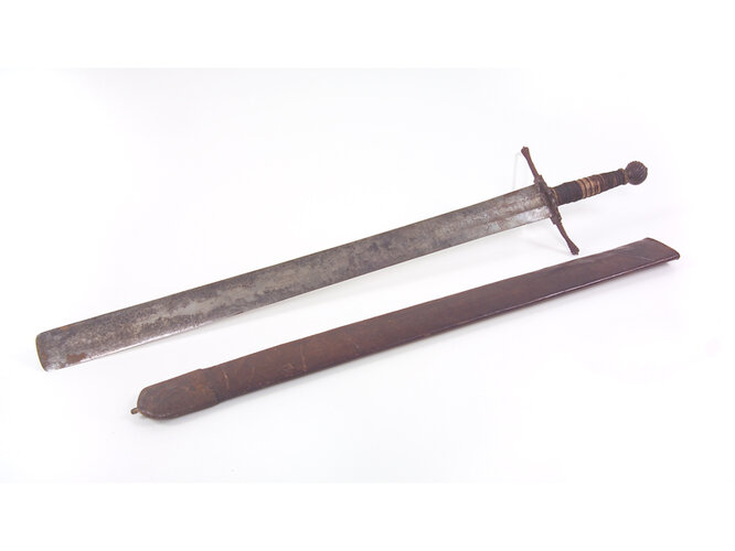 Richtschwert von Georg Sündthöringer mit Lederscheide | © OÖ. Landesmuseen, Foto: Ernst Grilnberger