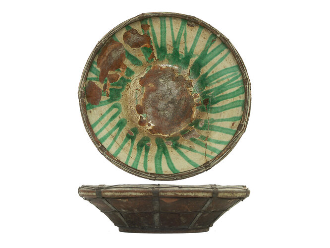 Schüssel mit Drahtbindung