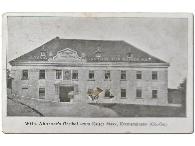 Durchlöcherte Postkarte