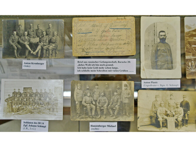 Blick in die Ausstellungsvitrine | © Heimat- und Kulturverein Vorchdorf