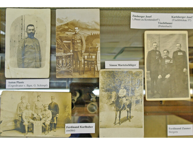 Blick in die Ausstellungsvitrine | © Heimat- und Kulturverein Vorchdorf