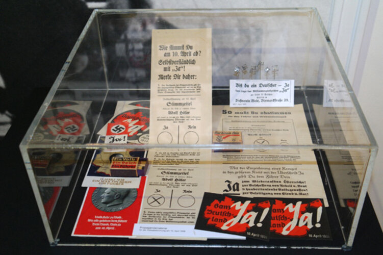 Werbematerial zur Volksabstimmung | © Stadtmuseum Wels-Burg, Foto: Verbund Oö. Museen