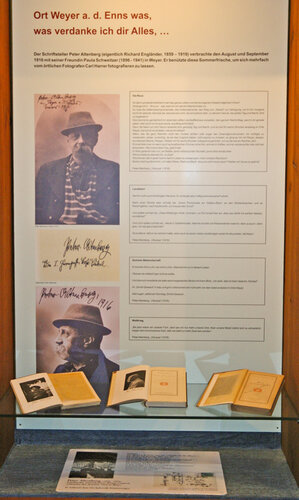 Vitrinenansicht: Peter Altenberg in Weyer | © Foto: Verbund Oö. Museen