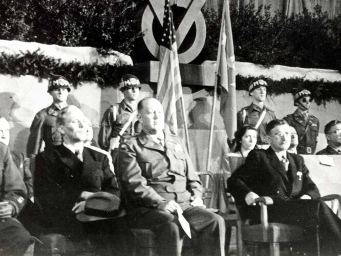 Übergabe der VÖEST | © OÖ. Landesarchiv, Allgemeine Fotosammlung