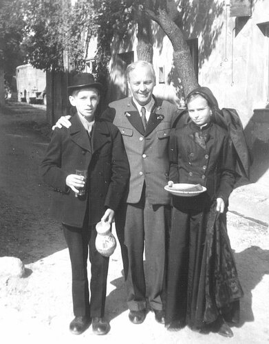 LH Gleißner mit Trachtenträgern